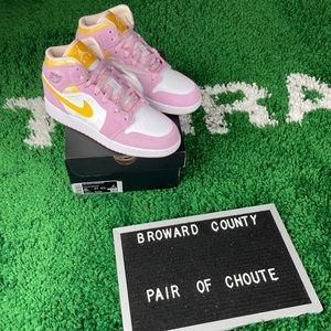 Jordan Retro 1 Mid SE Arctic Pink GS